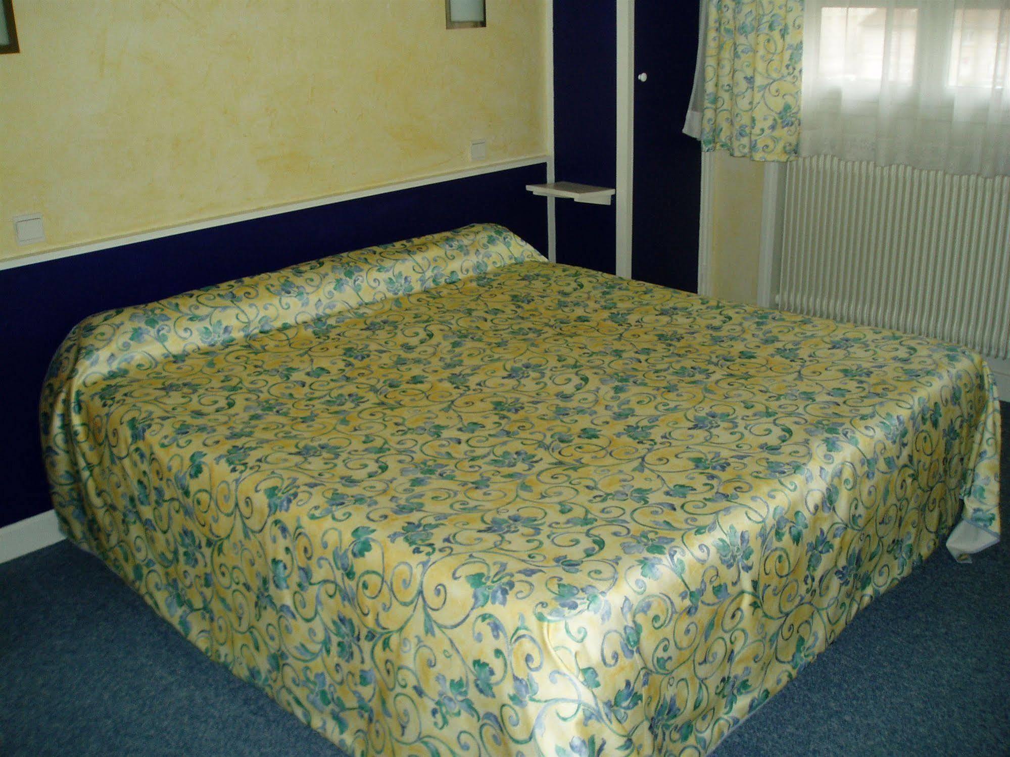 Hôtel La Poste à Vitry-le-François Extérieur photo